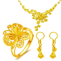 寶泉集奢匯全面系統(tǒng)的加盟體系覆蓋貴金屬奢侈品珠寶等五大品類