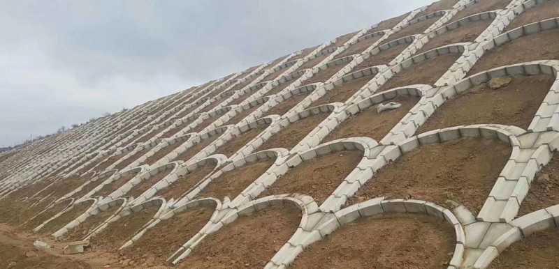 拱形護(hù)坡模具-空心護(hù)坡模具