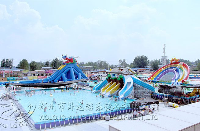 臥龍充氣水滑梯造型豐富 熱銷款移動(dòng)水上樂(lè)園設(shè)備