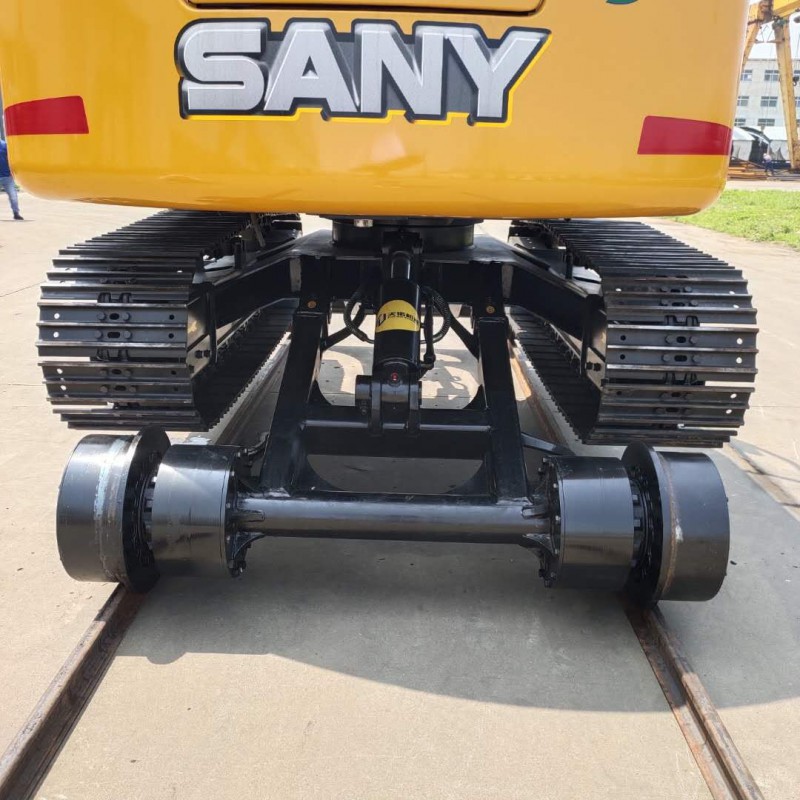 公鐵兩用挖掘機(jī)改裝 鐵路設(shè)備改裝