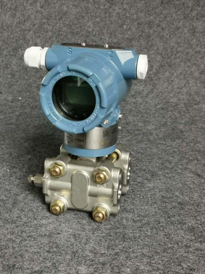 天津工廠生產(chǎn)的智能壓力變送器在華泰儀表廠